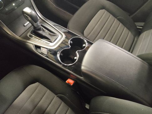 Used 2017 Ford Edge SE FWD image 26