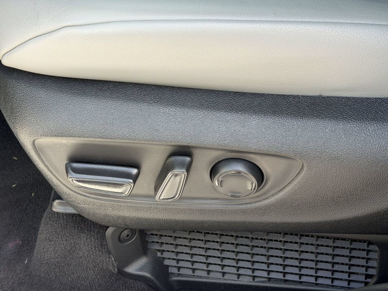 Used 2026 Toyota Sienna XLE FWD image 15