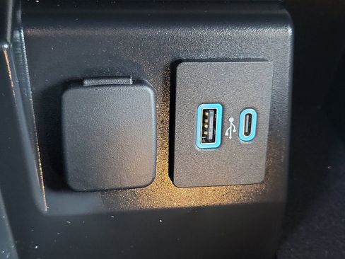 Used 2024 Ford Explorer XLT w/ Equipment Group 202A image 15