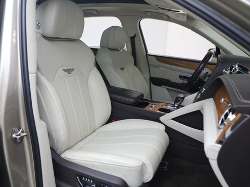 Certified 2021 Bentley Bentayga AWD/4WD image 27