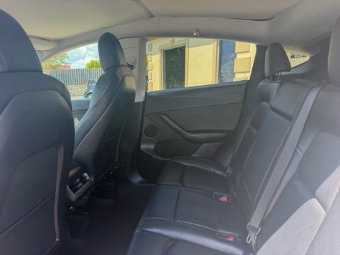 Used 2021 Tesla Model Y Long Range AWD/4WD image 6