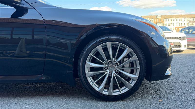 Used 2014 INFINITI Q60 Sport Convertible w/ Premium Package RWD image 5