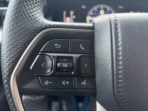 Used 2025 Toyota Tacoma SR5 AWD/4WD image 26