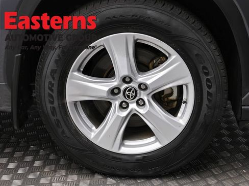 Used 2022 Toyota Highlander LE image 32