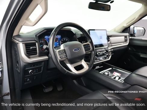 Used 2022 Ford Expedition XLT image 17
