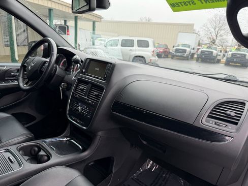 Used 2019 Dodge Grand Caravan SXT w/ Driver Convenience Group image 21