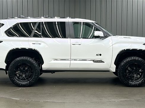 Used 2025 Toyota Sequoia Platinum image 6