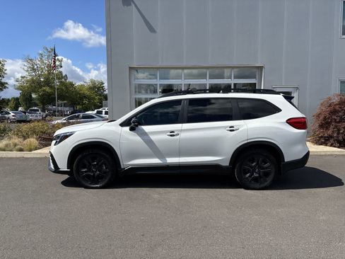 Used 2023 Subaru Ascent Onyx Edition AWD/4WD image 2
