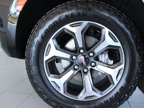 Certified 2023 GMC Yukon XL AT4 w/ AT4 Premium Plus Package AWD/4WD image 32
