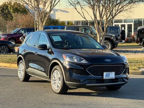 Used 2021 Ford Escape SE w/ Cold Weather Package image 1