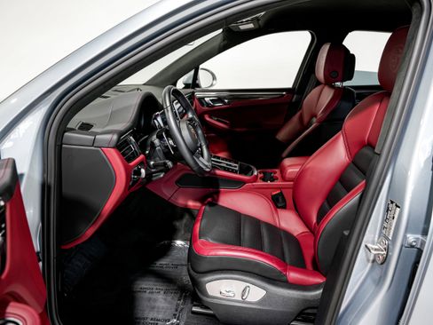 Used 2022 Porsche Macan GTS w/ Sport Chrono Package image 21