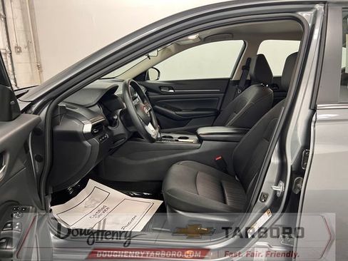 Used 2025 Nissan Altima 2.5 SV FWD image 29