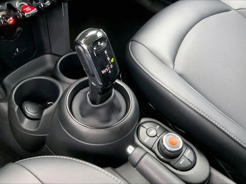 Used 2021 MINI Cooper 4-Door Hardtop image 16