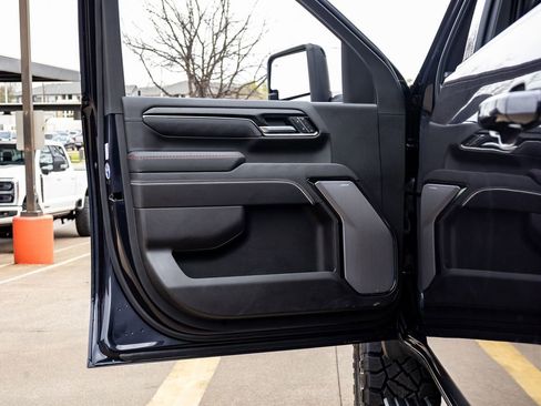 Used 2026 GMC Sierra 2500 AT4X image 36