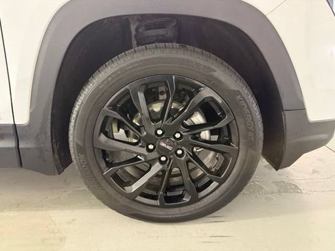 Used 2024 GMC Terrain SLE w/ Driver Convenience Package FWD image 29