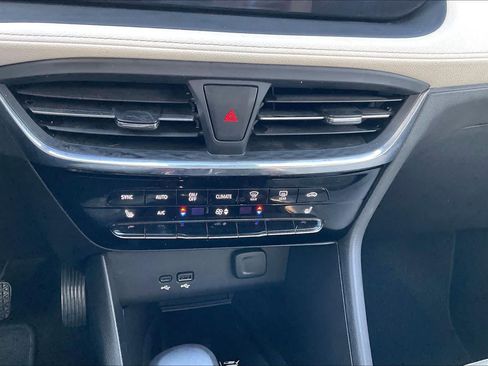 Used 2025 Buick Encore GX Avenir w/ Avenir Technology Package FWD image 33