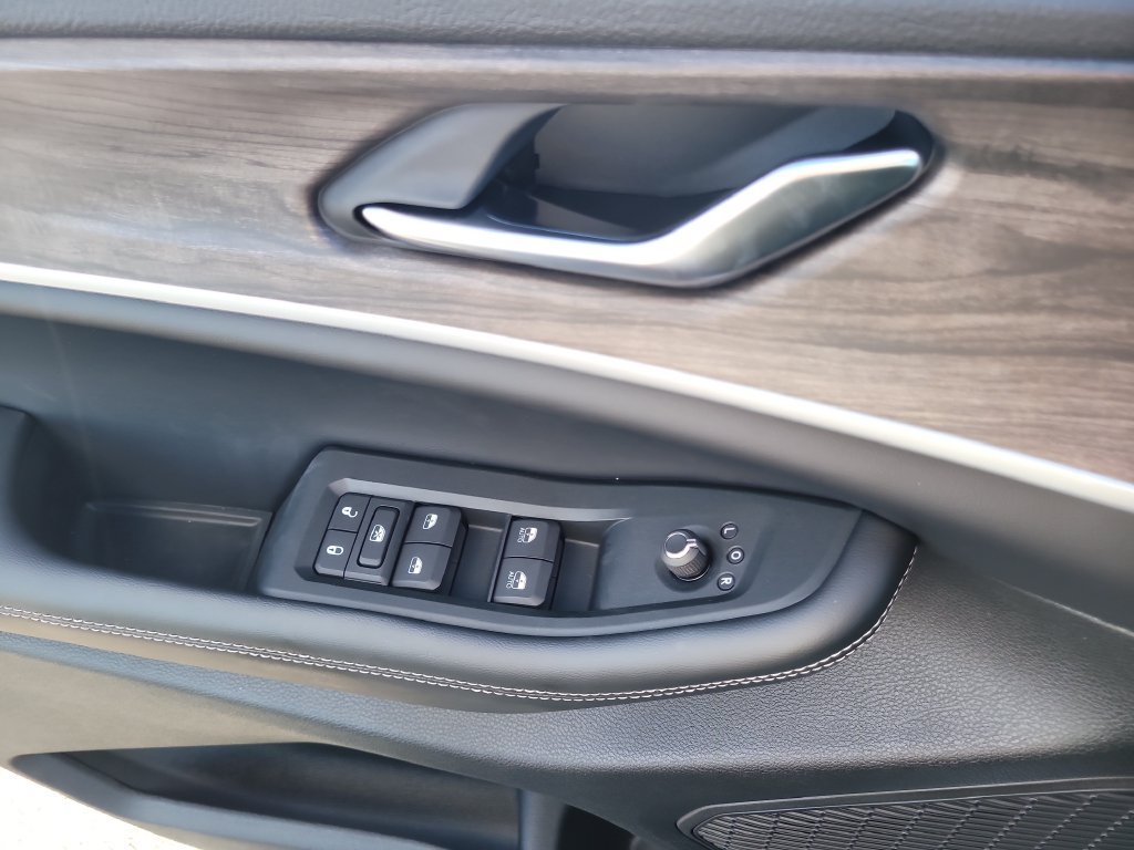 New 2027 Jeep Grand Cherokee Altitude AWD/4WD image 19