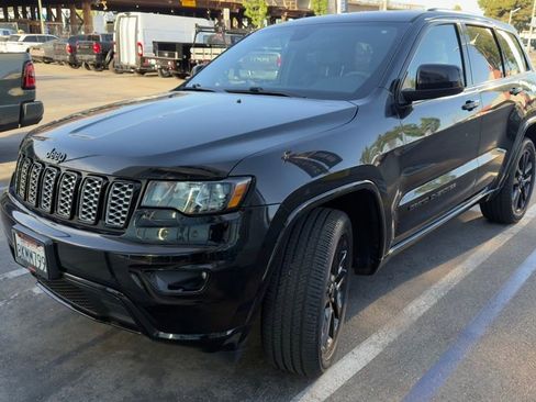 Used 2019 Jeep Grand Cherokee Altitude RWD image 3