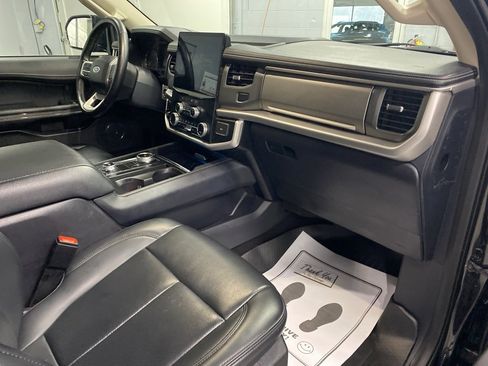 Used 2024 Ford Expedition Max XLT image 18