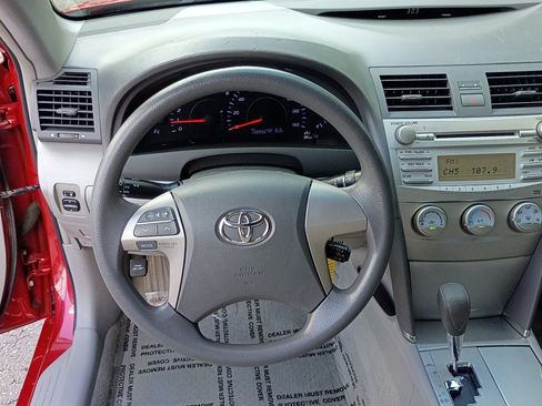 Used 2010 Toyota Camry LE FWD image 16