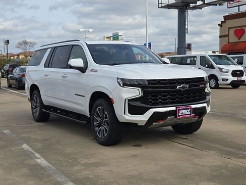 Used 2023 Chevrolet Suburban Z71 w/ Luxury Package image 3