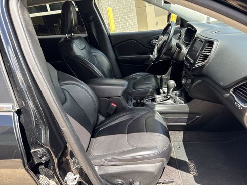 Used 2019 Jeep Cherokee Limited w/ Luxury Group AWD/4WD image 33