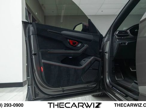 Used 2023 Lamborghini Urus Performante AWD/4WD image 47