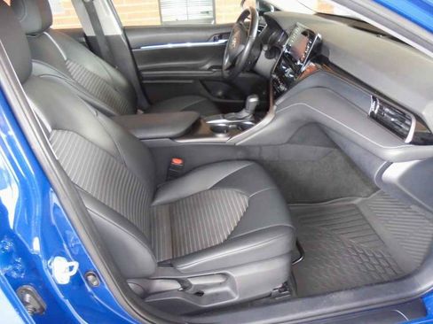 Used 2023 Toyota Camry SE w/ Convenience Package image 8