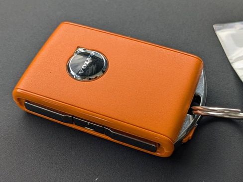 Certified 2025 Volvo XC90 T8 Plus w/ Protection Package Premier image 38