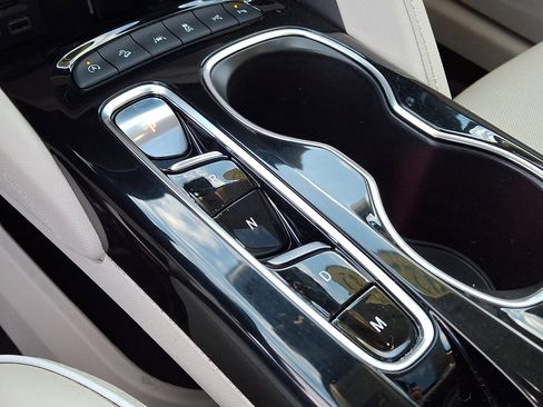 Certified 2022 Buick Envision Avenir w/ Technology Package II image 22