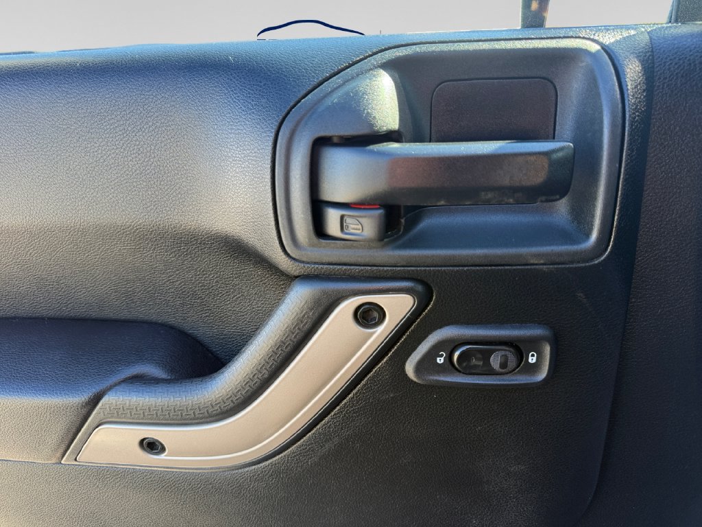 Used 2016 Jeep Wrangler Unlimited Sahara AWD/4WD image 19
