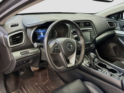 Used 2017 Nissan Maxima SR w/ Midnight Edition image 18