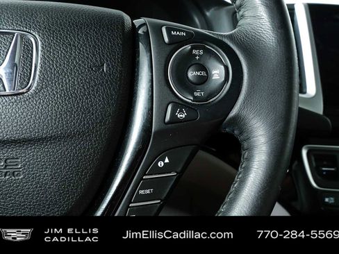 Used 2018 Honda Pilot Touring image 11