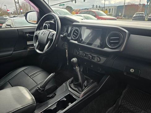Used 2017 Toyota Tacoma TRD Off-Road w/ Tow Package image 11