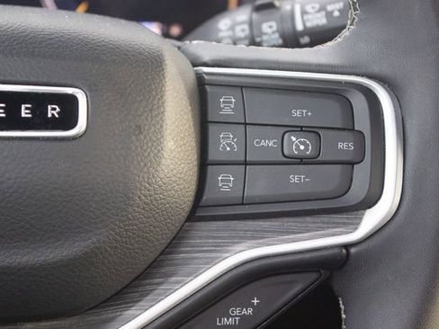 Used 2024 Jeep Wagoneer L Series II w/ Flexible Seating Group image 25