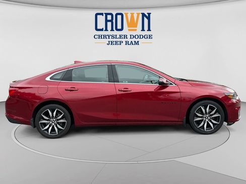 Used 2018 Chevrolet Malibu LT FWD image 2
