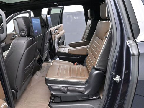 Used 2025 GMC Yukon XL Denali Ultimate w/ LPO, Floor Liner Package image 32