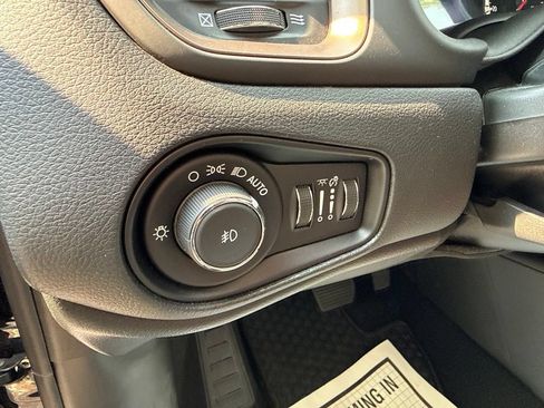 Used 2023 Jeep Renegade Latitude w/ Sun/Sound Group AWD/4WD image 20