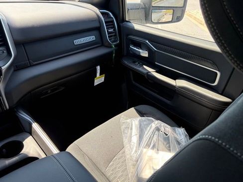 New 2026 RAM 2500 Big Horn AWD/4WD image 32