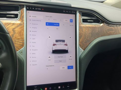 Used 2018 Tesla Model X 100D AWD/4WD image 16