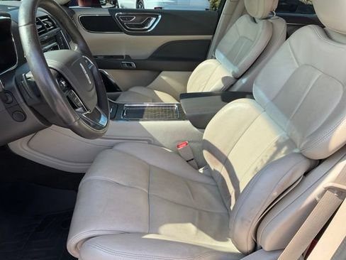 Used 2017 Lincoln Continental Select w/ Climate Package AWD/4WD image 5