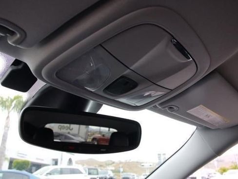 New 2023 Jeep Cherokee Altitude Lux image 32