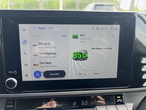 Used 2025 Toyota Camry LE image 23