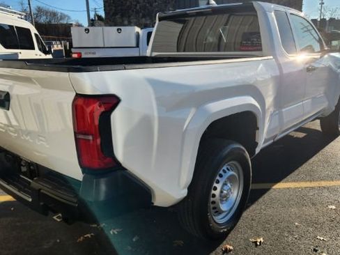 Used 2024 Toyota Tacoma SR image 9