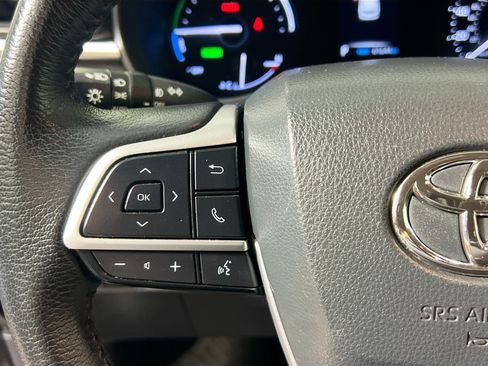 Used 2023 Toyota Sienna XLE FWD image 18