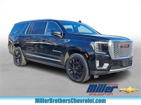 Used 2022 GMC Yukon XL Denali image 1