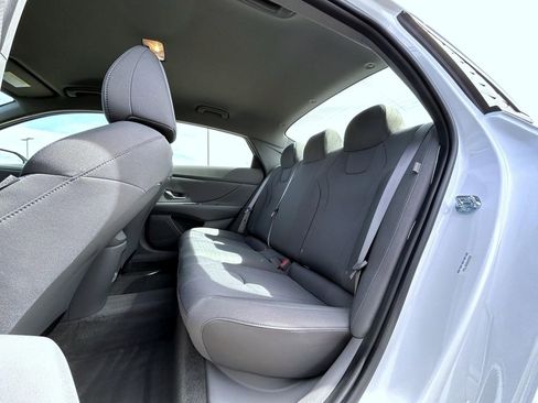 Used 2025 Hyundai Elantra SE image 21