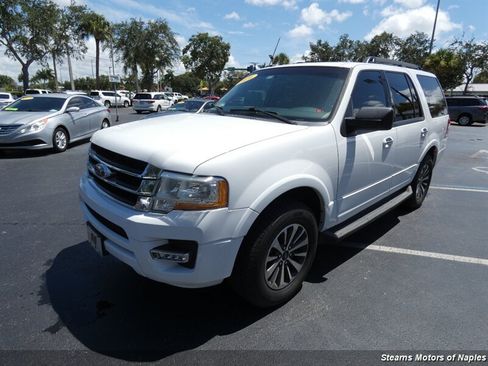 Used 2016 Ford Expedition XLT w/ Equipment Group 202A RWD image 3
