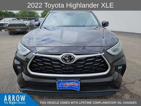 Used 2022 Toyota Highlander XLE FWD image 3