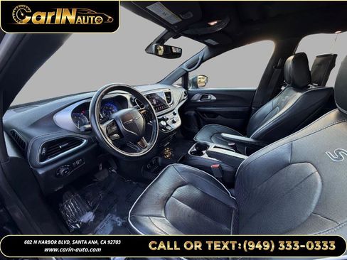 Used 2019 Chrysler Pacifica Limited w/ S Appearance Package image 9